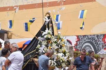 La Viña procesiona a su patrona en la despedida de sus fiestas patronales/Francisco Javier Santana y TA.